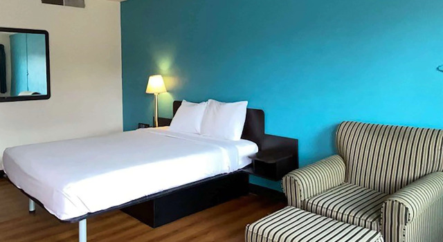 Travelodge Inn & Suites by Wyndham Missoula University Park, Забронировать Отель Отели Мизула с бассейном, рядом с Dahlberg Arena, Бассейн