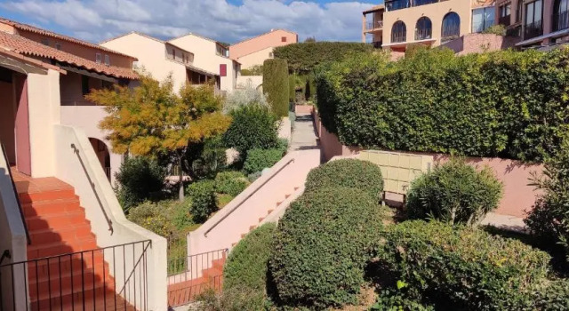 Cap au Soleil pour cet appartement avec piscine