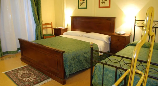 Четырёхместный номер Standard Hotel del Centro