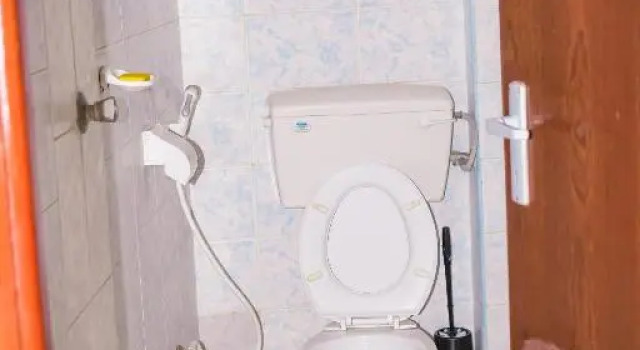 HOPELIGHT APARTMENT-MOMBASA Tausi Plaza C5, Забронировать Апартаменты/квартира Отели Бамбури с парковкой, рядом с KWS Head Office for Mombasa Marine Park, Парковка