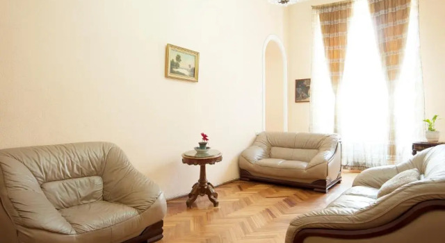 Apartment in Purtseladze Street, Забронировать Апартаменты/квартира Мтацминда Тбилиси, рядом с Тбилисский театр оперы и балета