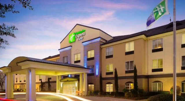 Кровать в общем номере Holiday Inn Express Hotel and Suites DFW-Grapevine by IHG