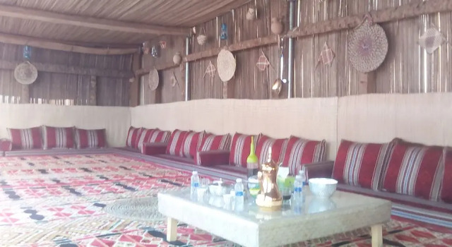 Al Sarmadi Desert Night Camp, Varaa Hotelli Hotellit Al Sharqiyah pysäköinnillä, Pysäköinti