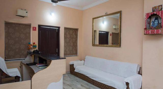 OYO 10499 Hotel Shiv Shakti, Забронировать Отель Отели штата Раджастхана с парковкой, Парковка