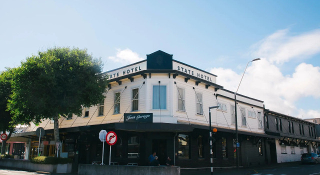 The State Hotel, Забронировать Отель Нью-Плимут Stratford Mountain Club, рядом с TSB Stadium