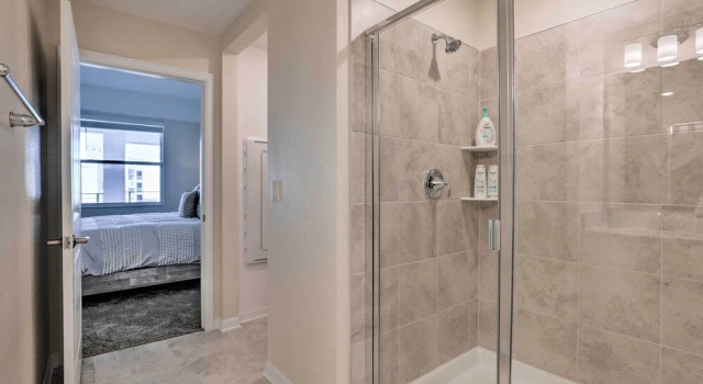 Апартаменты с 2 комнатами с балконом 6 Mi to Disney: Resort Hideaway w/ Pool Access!