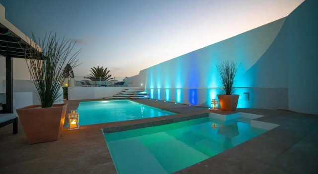 Вилла 6 Bedroom Luxury Villa 300m from the water front
