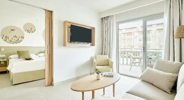 Семейный номер Standard с балконом и с видом на бассейн Iberostar Selection Albufera Park - All Inclusive