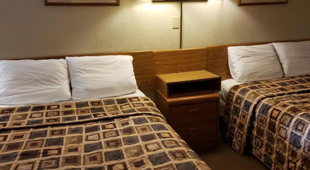 Standard négyágyas szoba Swift Current Thriftlodge