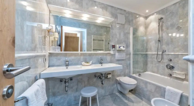 Полулюкс Hotel Genziana