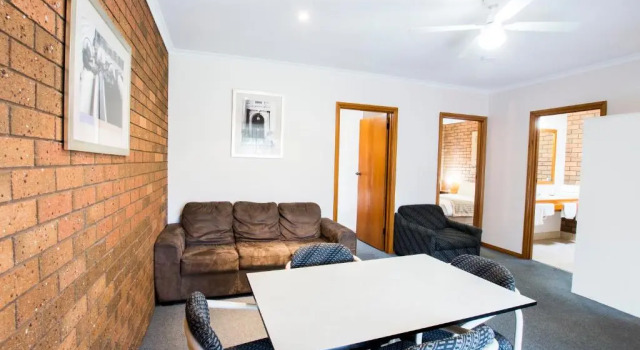Sportslander Motor Inn, Забронировать Мини-отель Отели Моама с парковкой, Парковка