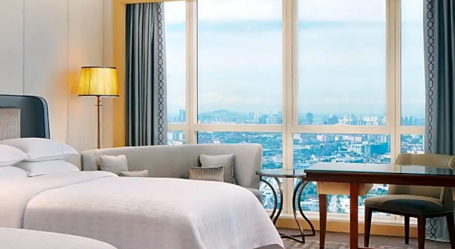 Клубный номер Standard с красивым видом из окна Sheraton Petaling Jaya Hotel