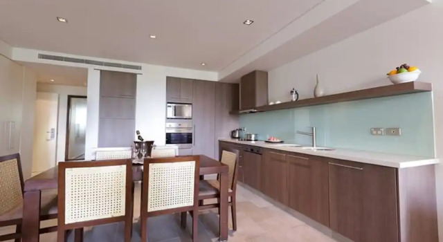 Апартаменты Luxury с 2 комнатами с балконом и с красивым видом из окна Luxury Apartment at Sea Temple Palm Cove 2 Bed 2 Bath