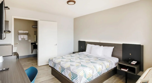 Номер Standard Home 6 by Townhouse Topeka KS I 70