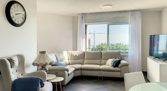 2br apartment with parking near Monaco, Book Lejlighed Lejligheder i Tiree Island, Lejlighed