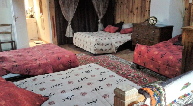 House With one Bedroom in Sauviat, With Wonderful Mountain View and Te, Prenota Hotel Sauviat Francia