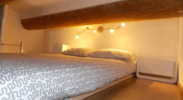 Loft 50m² Marseille Vieux Port, Забронировать Отель Отели Марселя с парковкой, рядом с Национальный театр Марселя Ла Крие, Парковка
