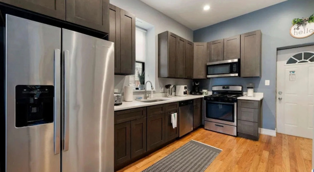 Коттедж Cozy 2 Bed Home by West Loop With Parking Laundry