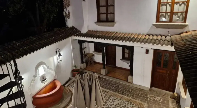 Семейные апартаменты с видом на сад Cozy Colonial Style Azotea Apartments