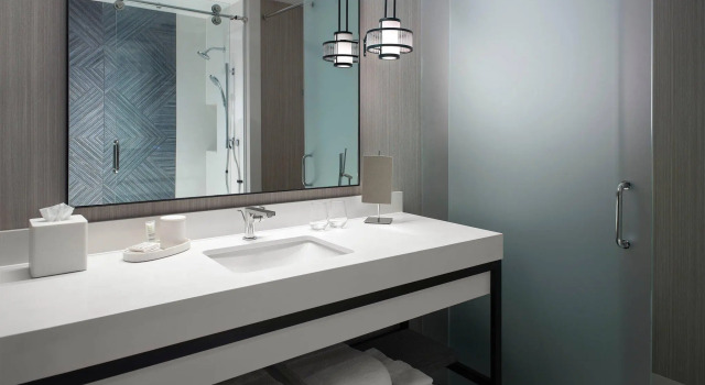 Двухместный люкс с балконом и с видом на город Lexington Marriott City Center