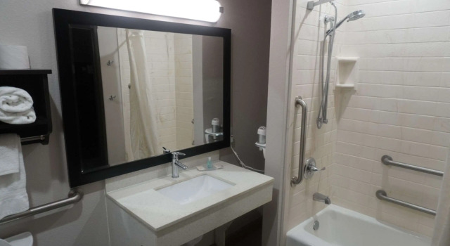 Четырёхместный люкс MainStay Suites Odessa I-20