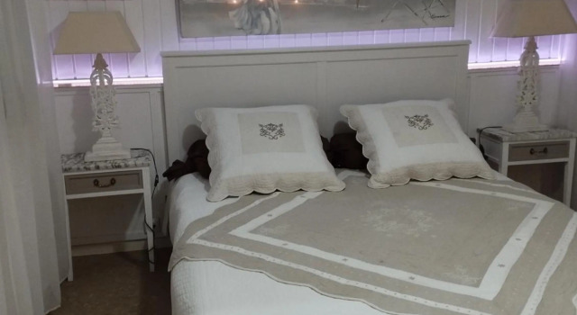 CHAMBRES DHÔTES CHEZ CATHERINE A REUS chambre de Paris, Забронировать Отель Реус El Baix Camp, рядом с Центр Гауди в Реусе