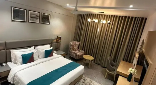 Premium Yhden hengen huone Pride Elite Dwarka