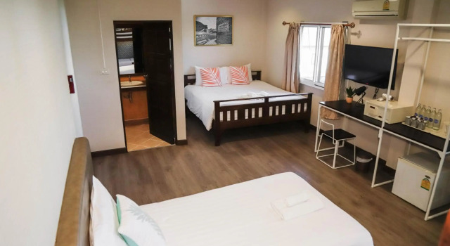 Family Room for 5 pax near Thapae Gate