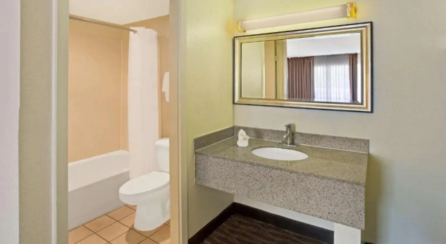 Номер Deluxe Days Inn by Wyndham Silver Spring