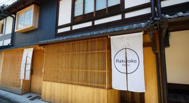 Rakutoko Momo, Book Hotel Kyoto Japan