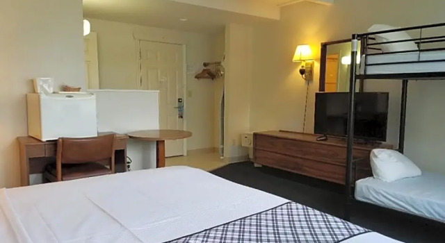 Шестиместный номер Standard Travelodge by Wyndham Lake George NY