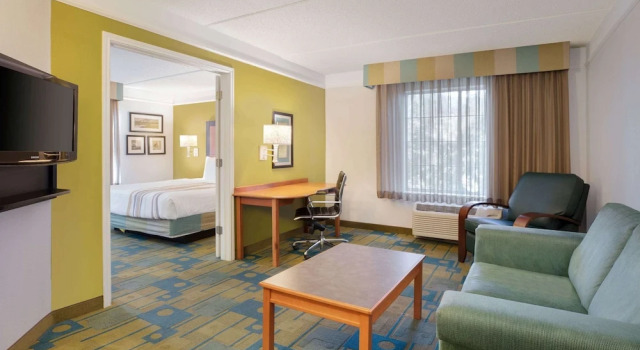 Люкс c 1 комнатой La Quinta Inn and Suites by Wyndham, Ocala