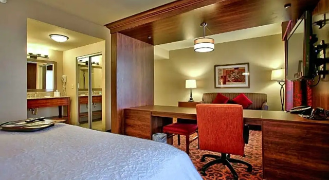 Двухместный номер Standard с видом на горы Hampton Inn & Suites Scottsdale at Talking Stick