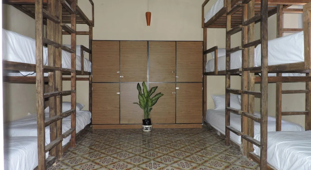 Кровать в общем номере Guaya Hostel