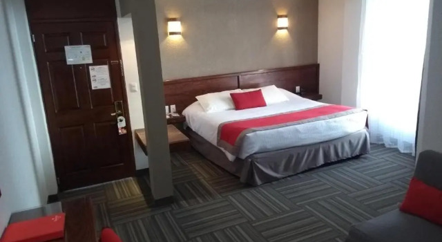 Номер Standard Ramada Plaza by Wyndham Leon