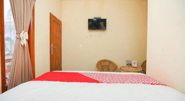 OYO 1834 Family Homestay, Book Hotel Hoteller i Ngadisari med parkering, Parkering