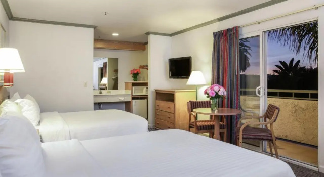 Четырёхместный номер Standard Hotel Buena Vista - San Luis Obispo