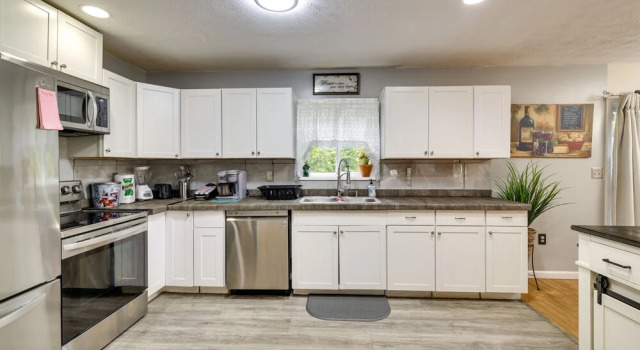 Hot Tub & Game Room: Tobyhanna Vacation Home!, Book Hotel Tobyhanna 