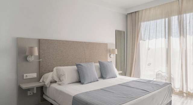 Standard Doppel Zimmer mit Balkon und mit eingeschränktem Meerblick Smy Portocolom