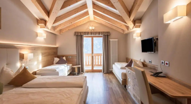Четырёхместный номер Standard с видом на горы Albergo Belvedere