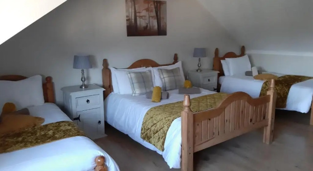 Dulrush Lodge Guest House and Self Catering, Book Pension Hoteller i Fermanagh County med parkering, Parkering