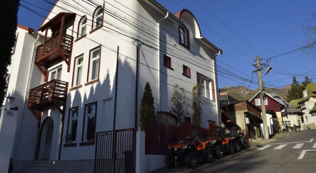 Pensiunea Nicolas, Забронировать Гостевой дом Отели в центре Синая, в центре, Парковка, Завтраки