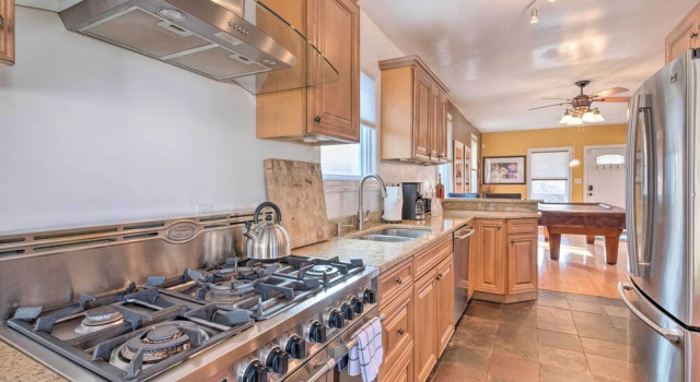 Коттедж Ideally Located DC Home w/ Pool Table & Patio