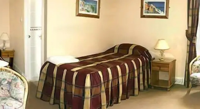 Трёхместный номер Standard The Manor Country House Hotel