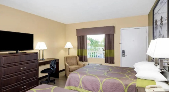 Двухместный номер Deluxe Super 8 by Wyndham Sarasota Near Siesta Key