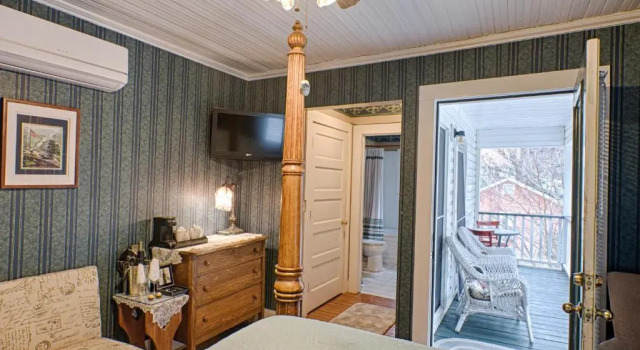 Двухместный номер Standard с балконом Broad River Inn