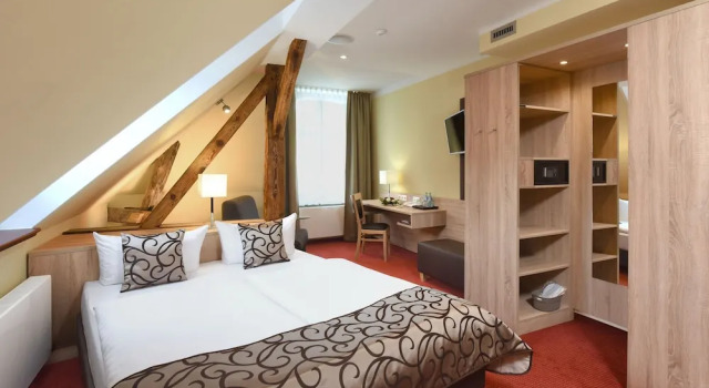 Апартаменты Superior Port Inn Hotel