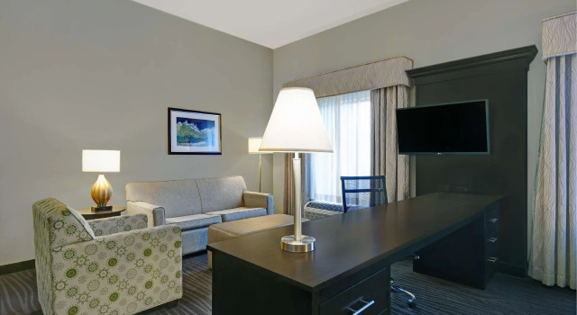 Четырёхместная студия Hampton Inn and Suites Robbinsville