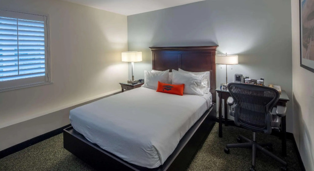 Двухместный номер Standard Collegian Hotel & Suites, Trademark Collection by Wyndham