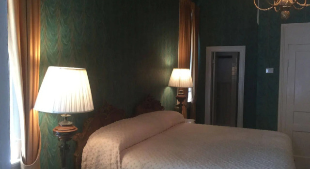Nine O Five Royal Hotel